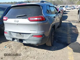 2017 Jeep Cherokee Altitude z VIN 1C4PJLASXHW649973, wystawiony jako IAAI lot #41672054 z przebiegiem 190 000 mil mil oraz . Historia ofert i sprzedaży dostępna na DreamBid. Obrazek 4.