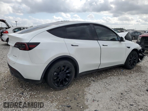 2024 Tesla Model Y Long Range with VIN 7SAYGDEE1RA234401, listed as a Copart auction lot 44199495 with 17,900 mi miles and Clean Title. Bid and sale history available at DreamBid. Image 3.