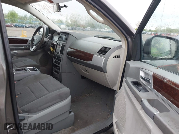 2010 Chrysler Town & Country Touring with VIN 2A4RR5D18AR386942, listed as a IAAI auction lot 42199851 with 143,924 mi miles and . Bid and sale history available at DreamBid. Image 5.