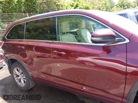 2015 Toyota Highlander XLE z VIN 5TDJKRFH3FS200862, wystawiony jako IAAI lot #42435728 z przebiegiem 100 821 mil mil oraz . Historia ofert i sprzedaży dostępna na DreamBid. Obrazek 13.