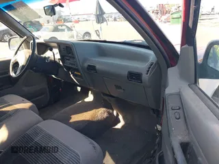 1992 Ford Explorer Eddie Bauer with VIN 1FMDU34X8NUB56927, listed as a IAAI auction lot 42330007 with Not provided miles and . Bid and sale history available at DreamBid. Image 5.