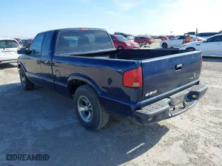 2001 Chevrolet S-10 LS with VIN 1GCCS19WX18121318, listed as a IAAI auction lot 41389954 with 248,757 mi miles. Bid and sale history available at carsss.com. Image 3.