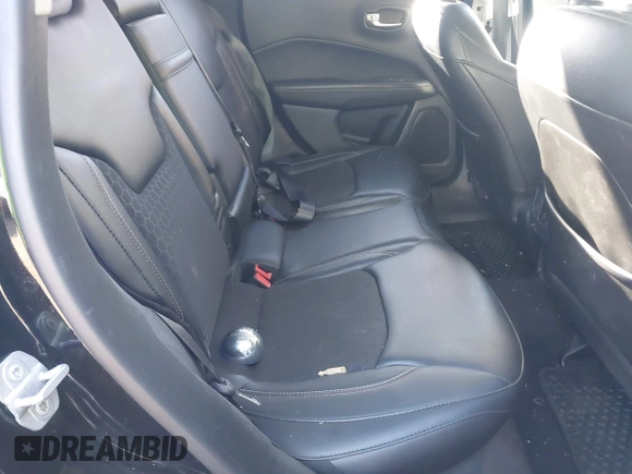 2018 Jeep Compass Latitude with VIN 3C4NJDBB3JT314058, listed as a IAAI auction lot 41012521 with 52,087 mi miles. Bid and sale history available at carsss.com. Image 8.