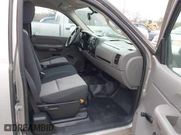 2007 Chevrolet Silverado 1500 LT w/1LT with VIN 2GCEC19CX71553141, listed as a IAAI auction lot 41580637 with 142,544 mi miles. Bid and sale history available at carsss.com. Image 5.