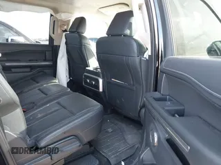 2022 Ford Expedition Max XLT z VIN 1FMJK1HT6NEA09150, wystawiony jako IAAI lot #41423268 z przebiegiem 17 336 mil mil oraz . Historia ofert i sprzedaży dostępna na DreamBid. Obrazek 8.