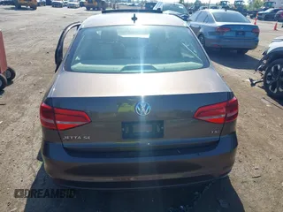 2015 Volkswagen Jetta Sport z VIN 3VWD17AJ5FM411217, wystawiony jako IAAI lot #42563776 z przebiegiem 84 520 mil mil oraz . Historia ofert i sprzedaży dostępna na DreamBid. Obrazek 16.