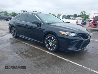2020 Toyota Camry SE z VIN 4T1G11AK5LU355630, wystawiony jako IAAI lot #42346530 z przebiegiem 106 623 mil mil oraz . Historia ofert i sprzedaży dostępna na DreamBid. Obrazek 1.