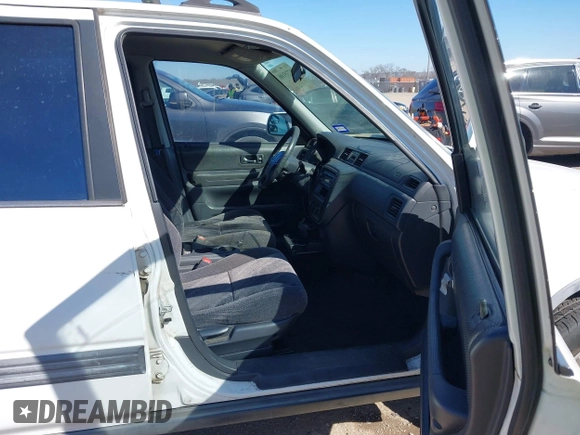 2000 Honda CR-V EX with VIN JHLRD1869YS000284, listed as a IAAI auction lot 41735106 with 160,956 mi miles. Bid and sale history available at carsss.com. Image 5.