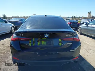 2024 BMW i4 eDrive35 z VIN WBY43AW01RFS94328, wystawiony jako IAAI lot #41734039 z przebiegiem 8959 mil mil oraz . Historia ofert i sprzedaży dostępna na DreamBid. Obrazek 17.