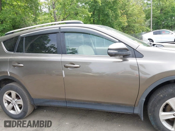 2013 Toyota RAV4 XLE z VIN 2T3RFREV8DW105935, wystawiony jako IAAI lot #42435221 z przebiegiem 272 202 mil mil oraz . Historia ofert i sprzedaży dostępna na DreamBid. Obrazek 13.