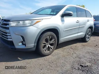 2018 Toyota Highlander LE с VIN 5TDBZRFH2JS499320, выставлен на аукционе IAAI как лот 42099889 с пробегом 642 396 миль миль и . История ставок и продаж доступна на DreamBid. Изображение 17.