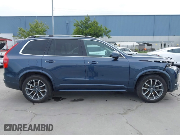 2018 Volvo XC90 Momentum with VIN YV4A22PK6J1215876, listed as a IAAI auction lot 41720316 with 87,015 mi miles. Bid and sale history available at carsss.com. Image 13.