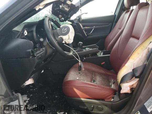 2024 Mazda 3 S Carbon Edition z VIN JM1BPBLM2R1707154, wystawiony jako Copart lot #63242765 z przebiegiem Nie podano mil oraz Nie do naprawy • Non repairable. Historia ofert i sprzedaży dostępna na DreamBid. Obrazek 7.