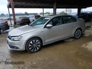 2013 Volkswagen Jetta Hybrid SEL with VIN 3VW637AJ3DM275654, listed as a Copart auction lot 43573165 with 136,940 mi miles and Salvage title. Bid and sale history available at DreamBid. Image 1.