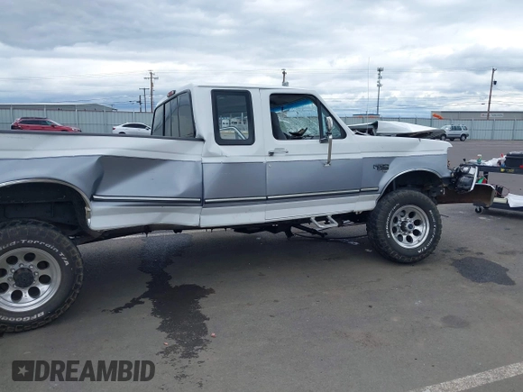 1996 Ford F-250 z VIN 1FTHX26F8TEB61614, wystawiony jako IAAI lot #42255763 z przebiegiem Nie podano mil oraz . Historia ofert i sprzedaży dostępna na DreamBid. Obrazek 19.