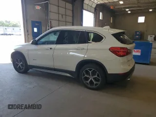 2017 BMW X1 xDrive28i z VIN WBXHT3C36H5F75824, wystawiony jako Copart lot #56330735 z przebiegiem 57 122 mil mil oraz Szkody całkowita. Historia ofert i sprzedaży dostępna na DreamBid. Obrazek 2.