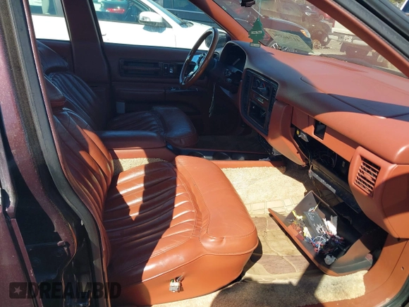 1996 Chevrolet Caprice 1SA Special Value z VIN 1G1BL52P7TR146198, wystawiony jako IAAI lot #41746994 z przebiegiem Nie podano mil oraz . Historia ofert i sprzedaży dostępna na DreamBid. Obrazek 5.