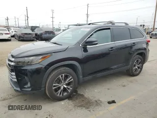 2019 Toyota Highlander LE z VIN 5TDZZRFH2KS300573, wystawiony jako Copart lot #60548725 z przebiegiem 121 028 mil mil oraz Szkoda całkowita • Salvage title. Historia ofert i sprzedaży dostępna na DreamBid. Obrazek 1.