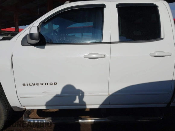 2015 Chevrolet Silverado 1500 LT with VIN 1GCRCRECXFZ393967, listed as a IAAI auction lot 41435914 with 136,697 mi miles. Bid and sale history available at carsss.com. Image 14.