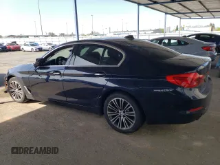2018 BMW 5 Series 530i z VIN WBAJA5C50JG898675, wystawiony jako Copart lot #51188145 z przebiegiem Nie podano mil oraz Szkody całkowita. Historia ofert i sprzedaży dostępna na DreamBid. Obrazek 2.