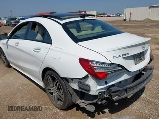 2019 Mercedes-Benz CLA 250 z VIN WDDSJ4EB1KN726095, wystawiony jako IAAI lot #42302491 z przebiegiem 78 338 mil mil oraz . Historia ofert i sprzedaży dostępna na DreamBid. Obrazek 3.