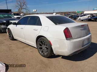 2019 Chrysler 300 with VIN 2C3CCABG0KH539581, listed as a IAAI auction lot 41652438 with 1 mi miles. Bid and sale history available at carsss.com. Image 3.