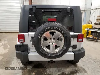 2008 Jeep Wrangler Unlimited Sahara z VIN 1J4GA59168L551767, wystawiony jako Copart lot #49809985 z przebiegiem 151 176 mil mil oraz Nie do naprawy • Non repairable. Historia ofert i sprzedaży dostępna na DreamBid. Obrazek 6.