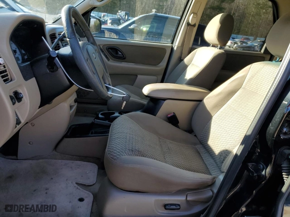 2004 Ford Escape XLT with VIN 1FMYU031X4KB40235, listed as a Copart auction lot 88357735 with 186,797 mi miles and Salvage Title. Bid and sale history available at carsss.com. Image 7.