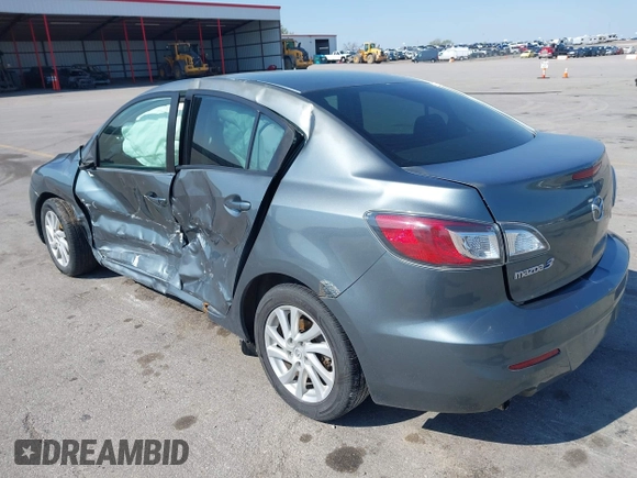 2012 Mazda 3 i Touring z VIN JM1BL1V73C1695634, wystawiony jako IAAI lot #42223477 z przebiegiem 138 302 mil mil oraz . Historia ofert i sprzedaży dostępna na DreamBid. Obrazek 3.