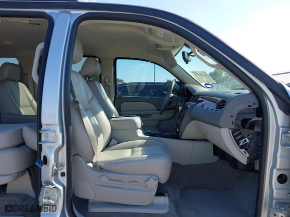 2012 Chevrolet Suburban LT with VIN 1GNSCJE01CR220186, listed as a IAAI auction lot 41476520 with 117,714 mi miles. Bid and sale history available at carsss.com. Image 5.