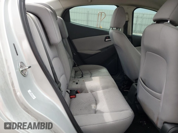 2019 Toyota Yaris L z VIN 3MYDLBYV6KY514188, wystawiony jako Copart lot #57063665 z przebiegiem 42 478 mil mil oraz Szkoda całkowita • Salvage title. Historia ofert i sprzedaży dostępna na DreamBid. Obrazek 10.