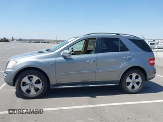 2011 Mercedes-Benz M ML 350 BlueTEC with VIN 4JGBB2FB8BA625553, listed as a IAAI auction lot 42063572 with 186,918 mi miles. Bid and sale history available at carsss.com. Image 6.