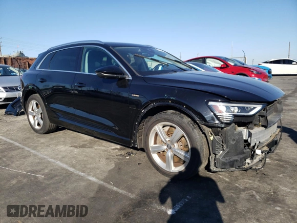 2019 Audi e-tron Premium Plus z VIN WA1LAAGEXKB011980, wystawiony jako Copart lot #44631595 z przebiegiem 68 699 mil mil oraz Szkoda całkowita • Salvage title. Historia ofert i sprzedaży dostępna na DreamBid. Obrazek 4.