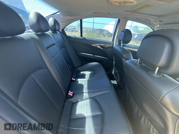 2007 Mercedes-Benz E 350 z VIN WDBUF56XX7B076632, wystawiony jako Copart lot #49129475 z przebiegiem 130 410 mil mil oraz Szkoda całkowita • Salvage title. Historia ofert i sprzedaży dostępna na DreamBid. Obrazek 6.