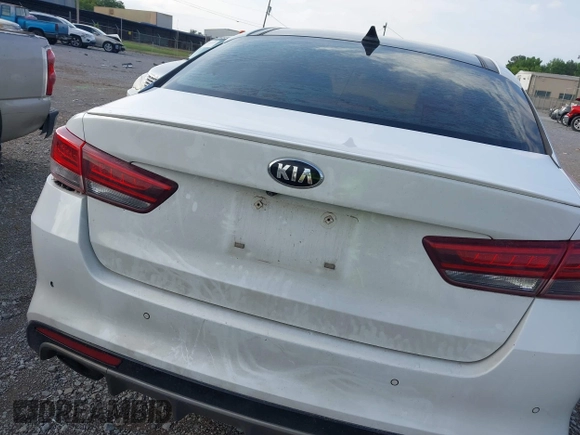2016 Kia Optima SX Turbo z VIN 5XXGW4L20GG016368, wystawiony jako IAAI lot #42610152 z przebiegiem 165 525 mil mil oraz . Historia ofert i sprzedaży dostępna na DreamBid. Obrazek 16.