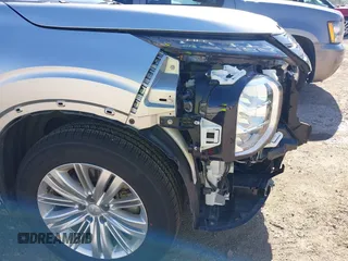 2024 Mitsubishi Outlander ES z VIN JA4J3UA8XRZ015082, wystawiony jako IAAI lot #42244407 z przebiegiem 18 885 mil mil oraz . Historia ofert i sprzedaży dostępna na DreamBid. Obrazek 20.
