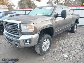 2015 GMC Sierra 2500HD SLT with VIN 1GT12ZE84FF168621, listed as a IAAI auction lot 41320970 with 292,164 mi miles. Bid and sale history available at carsss.com. Image 18.