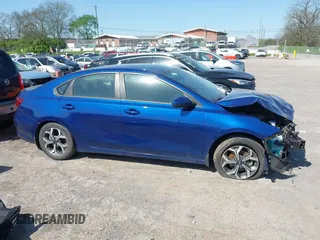 2019 Kia Forte LXS z VIN 3KPF24AD7KE133295, wystawiony jako IAAI lot #41956903 z przebiegiem 127 344 mil mil oraz . Historia ofert i sprzedaży dostępna na DreamBid. Obrazek 13.