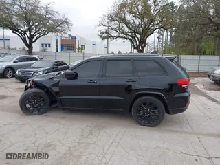 2018 Jeep Grand Cherokee Laredo E with VIN 1C4RJFAG7JC312948, listed as a IAAI auction lot 41624027 with 116,763 mi miles. Bid and sale history available at carsss.com. Image 15.