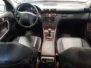 2005 Mercedes-Benz C 240 z VIN WDBRH81JX5F565395, wystawiony jako Copart lot #69967244 z przebiegiem 141 692 mil mil oraz Nie do naprawy. Historia ofert i sprzedaży dostępna na DreamBid. Obrazek 8.