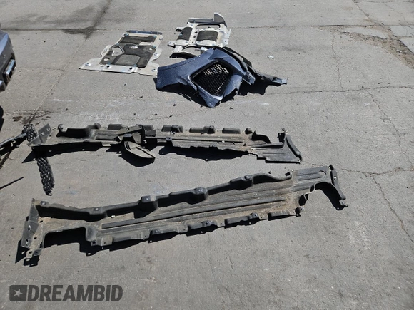 2022 Land Rover Range Rover Sport SVR с VIN SALWZ2RE2NA239229, выставлен на аукционе Copart как лот 51290985 с пробегом 15 952 миль миль и Списание • Salvage title. История ставок и продаж доступна на DreamBid. Изображение 13.
