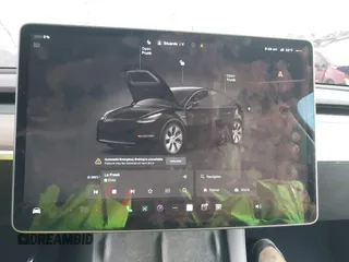 2022 Tesla Model Y Long Range z VIN 7SAYGDEE0NF435252, wystawiony jako IAAI lot #41449612 z przebiegiem 48 671 mil mil oraz . Historia ofert i sprzedaży dostępna na DreamBid. Obrazek 7.