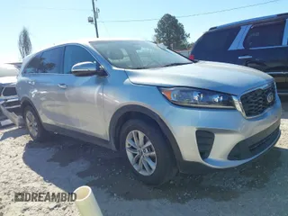 2019 Kia Sorento LX V6 with VIN 5XYPG4A59KG558518, listed as a IAAI auction lot 41808458 with 110,454 mi miles. Bid and sale history available at carsss.com. Image 1.