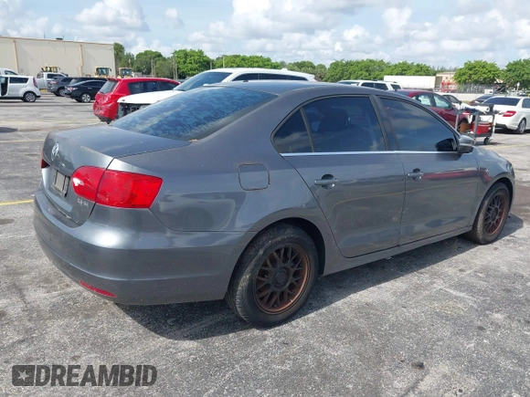 2013 Volkswagen Jetta SE with VIN 3VWDP7AJ1DM280251, listed as a IAAI auction lot 42391472 with 98,788 mi miles and . Bid and sale history available at DreamBid. Image 4.