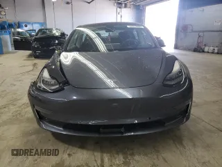 2021 Tesla Model 3 Long Range z VIN 5YJ3E1EB3MF848122, wystawiony jako Copart lot #56423005 z przebiegiem 57 619 mil mil oraz Szkoda całkowita • Salvage title. Historia ofert i sprzedaży dostępna na DreamBid. Obrazek 5.