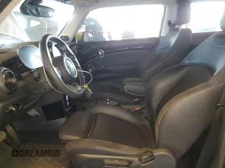 2023 MINI Hardtop Cooper SE z VIN WMW13DJ08P2T52515, wystawiony jako Copart lot #50271975 z przebiegiem 15 302 mil mil oraz Szkoda całkowita • Salvage title. Historia ofert i sprzedaży dostępna na DreamBid. Obrazek 7.