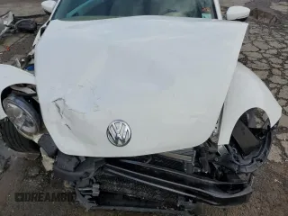2014 Volkswagen Beetle 1.8T z VIN 3VWJ17AT1EM665073, wystawiony jako Copart lot #47805405 z przebiegiem 92 303 mil mil oraz Szkoda całkowita • Salvage title. Historia ofert i sprzedaży dostępna na DreamBid. Obrazek 13.