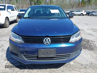 2014 Volkswagen Jetta S z VIN 3VW2K7AJ4EM256582, wystawiony jako IAAI lot #42115329 z przebiegiem 154 096 mil mil oraz . Historia ofert i sprzedaży dostępna na DreamBid. Obrazek 12.