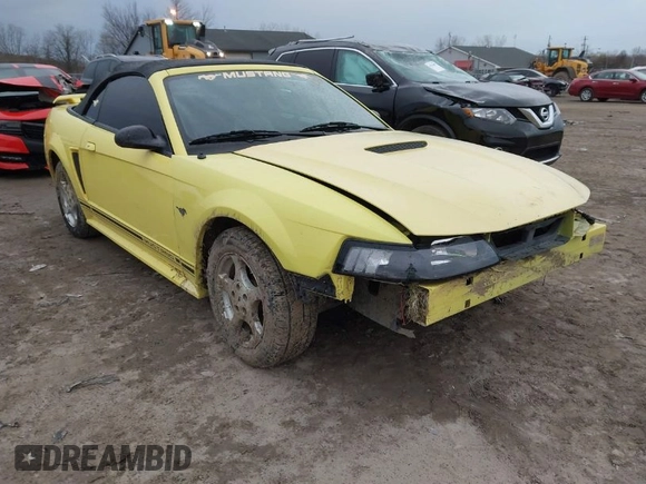 2001 Ford Mustang Deluxe with VIN 1FAFP44431F121250, listed as a IAAI auction lot 41929731 with 198,339 mi miles. Bid and sale history available at carsss.com. Image 1.