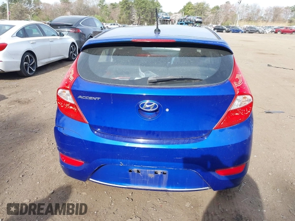 2013 Hyundai Accent SE z VIN KMHCU5AE7DU085650, wystawiony jako IAAI lot #42082694 z przebiegiem 115 506 mil mil oraz . Historia ofert i sprzedaży dostępna na DreamBid. Obrazek 16.